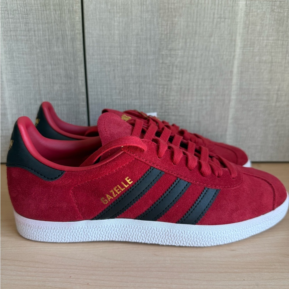 Brand New Adidas Gazelle Red and Black Manchester United Suede Sneakers UK 5.5